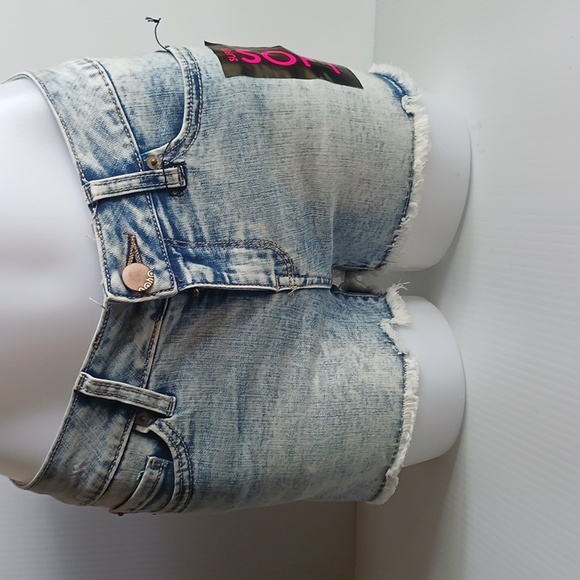 NB FRAY HEM SHORT - Picture 1 of 2